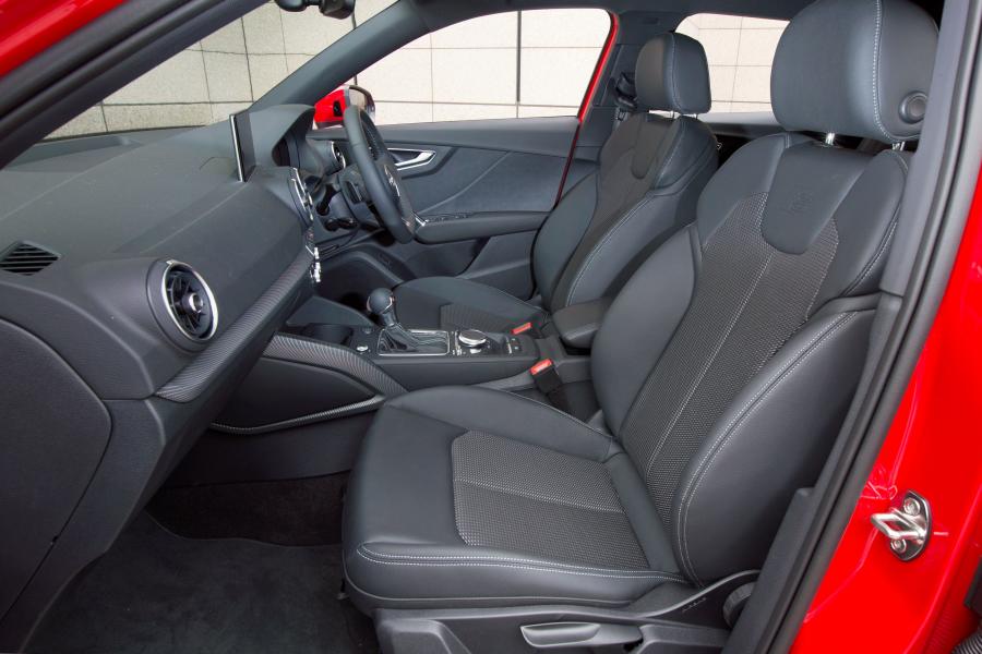 Интерьер Audi Q2 TFSI S-Line 2017 года  (JP) (фото 5 из 14)